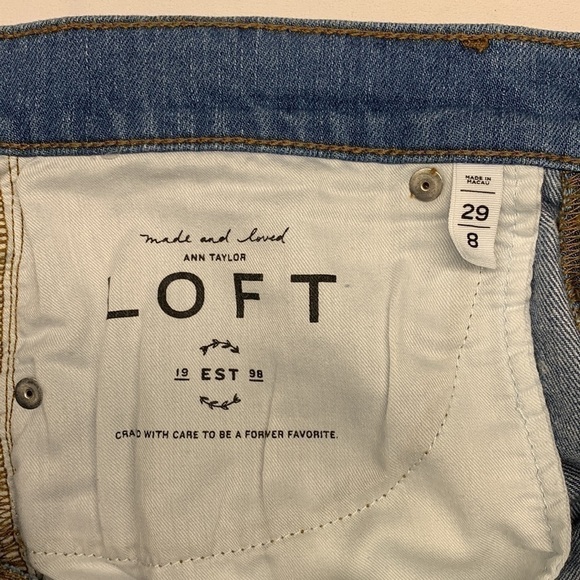 Ann Taylor Loft Blue Distressed Denim Jean Shorts Blue Wash Size 8/29 - Picture 8 of 13